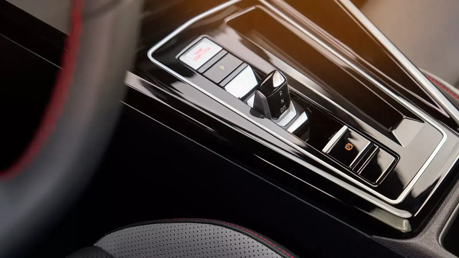 Gear selector for the 7-speed DSG automatic transmission in a Volkswagen Golf GTI