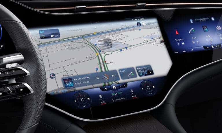 2022 Mercedes-Benz EQS Sedan interior screens