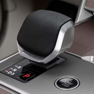 the gear shifter knob of a 2025 range rover