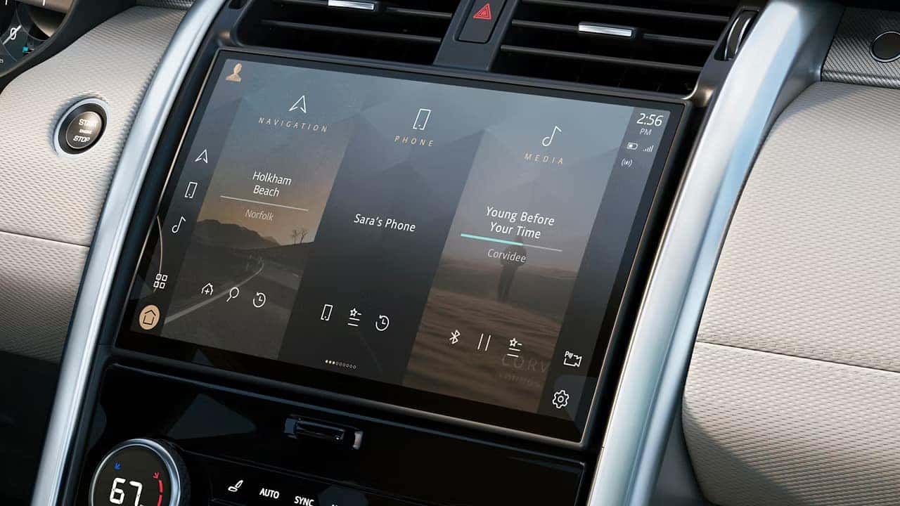 the infotainment screen in a 2026 land rover discovery