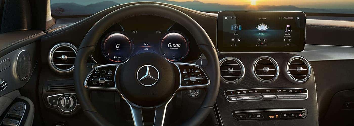 What is Mercedes-Benz COMAND?