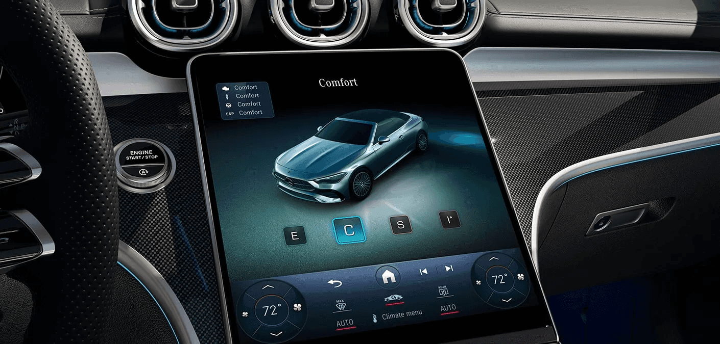 twin screens on the mercedes benz gla