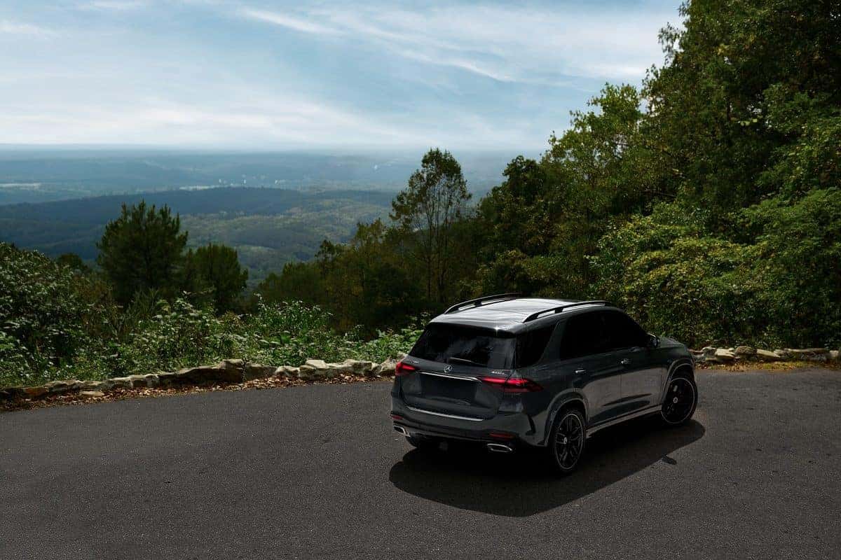 Mercedes-Benz GLE 580 at a mountain overlook