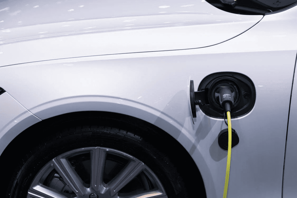 Plug in deals hybrid charging station