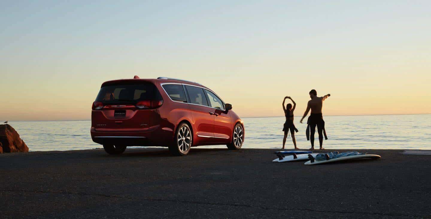 2017-chrysler-pacifica-gallery-exterior-red-side-rear