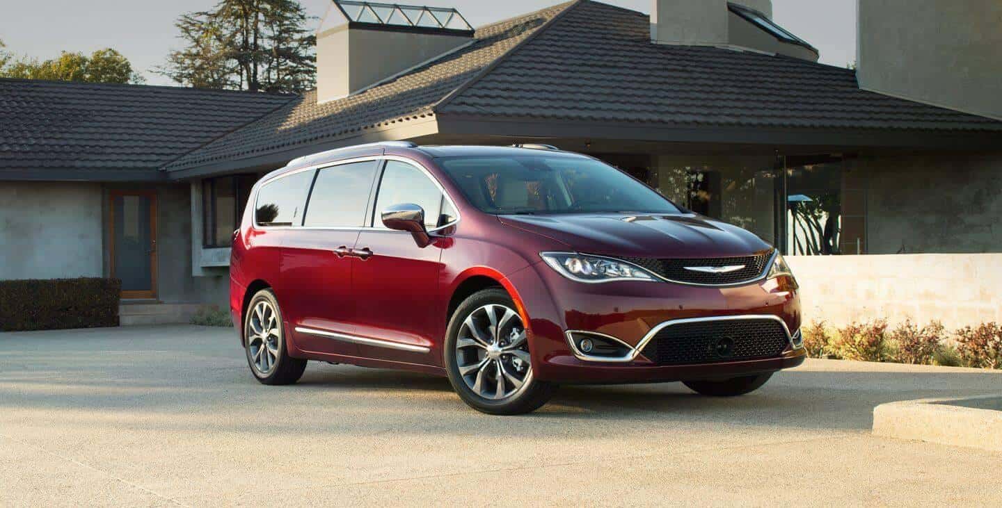 2017-chrysler-pacifica-gallery-exterior-red