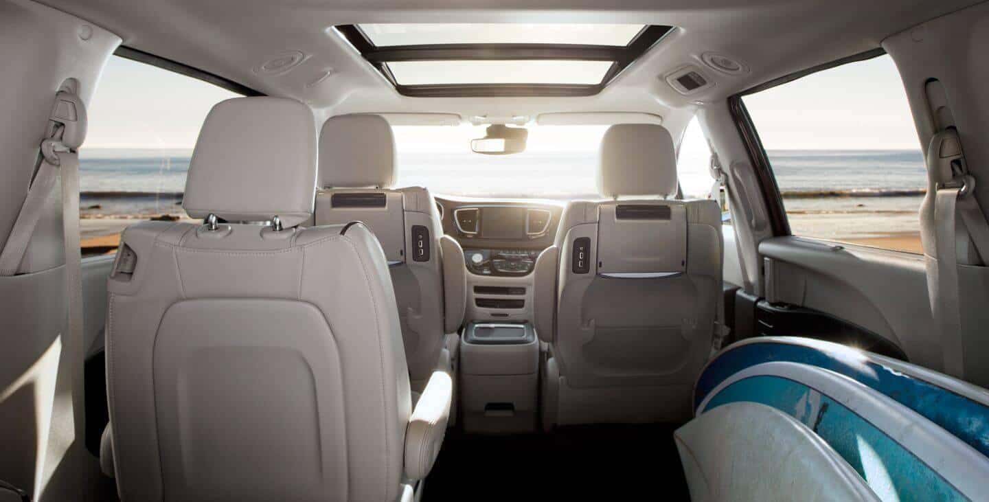 2017-chrysler-pacifica-gallery-interior-rearview