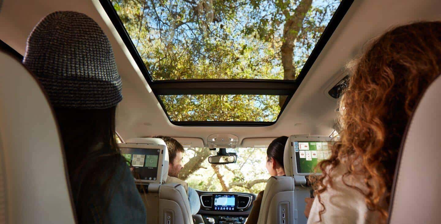2017-chrysler-pacifica-gallery-interior-sunroof
