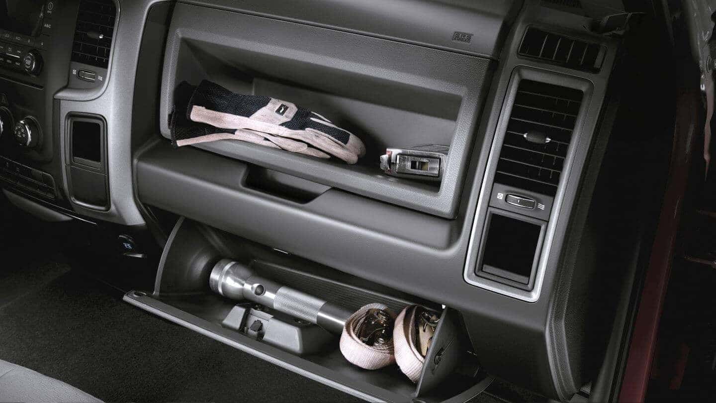2018 Ram 1500 Front Interior Feaures