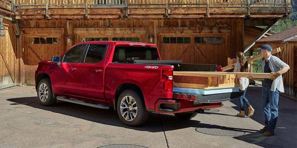 2019-Chevrolet-Silverado-with-Wood-in-Back
