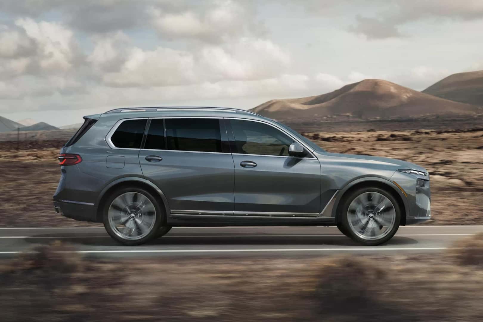 2027 BMW X7 performance compared with 2026 Mercedes-Benz GLS 450