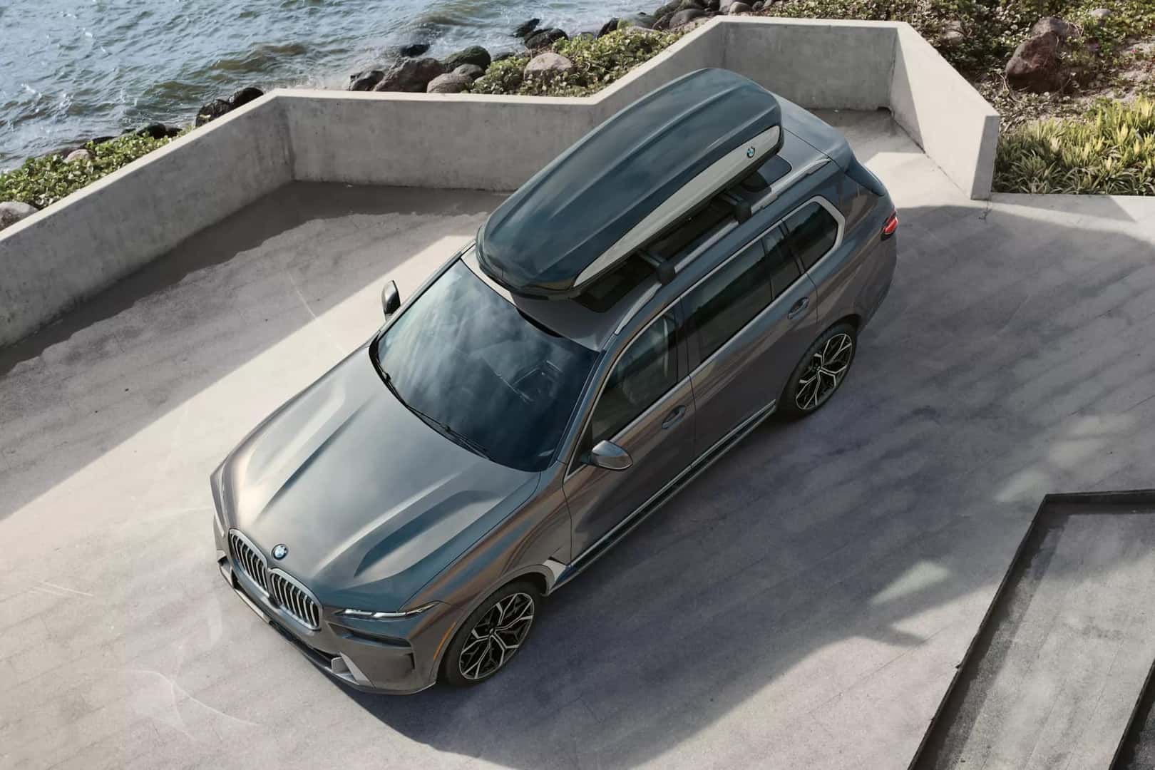 2027 BMW X7 who it is for and prior year comparison