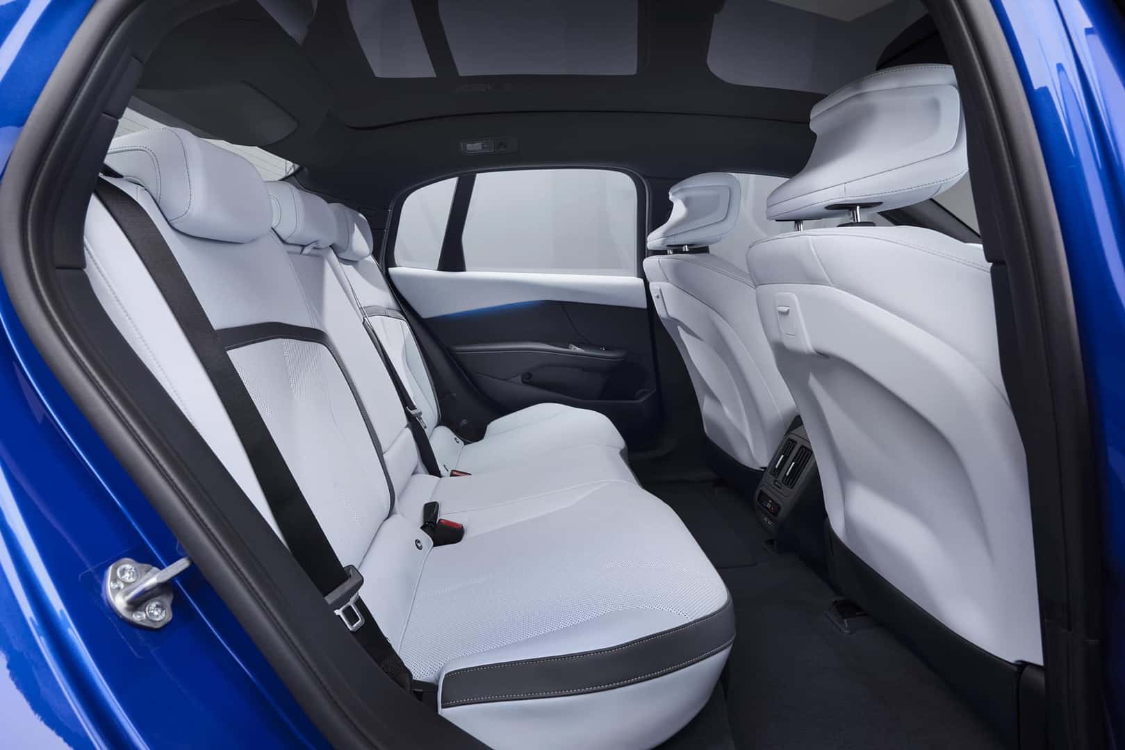 2027 BMW i3 interior comfort and cargo